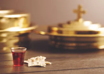 Female Pastor faces backlash for draping ‘un-Christian emblem’ over Communion table